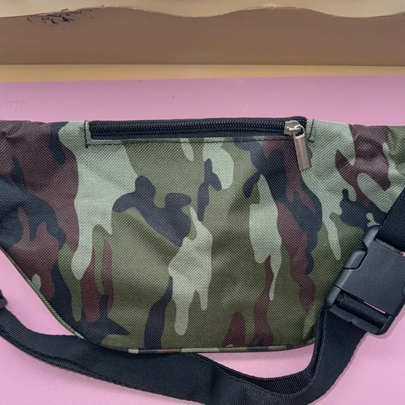 Camouflage Waist Bag - Picture 7 of 10